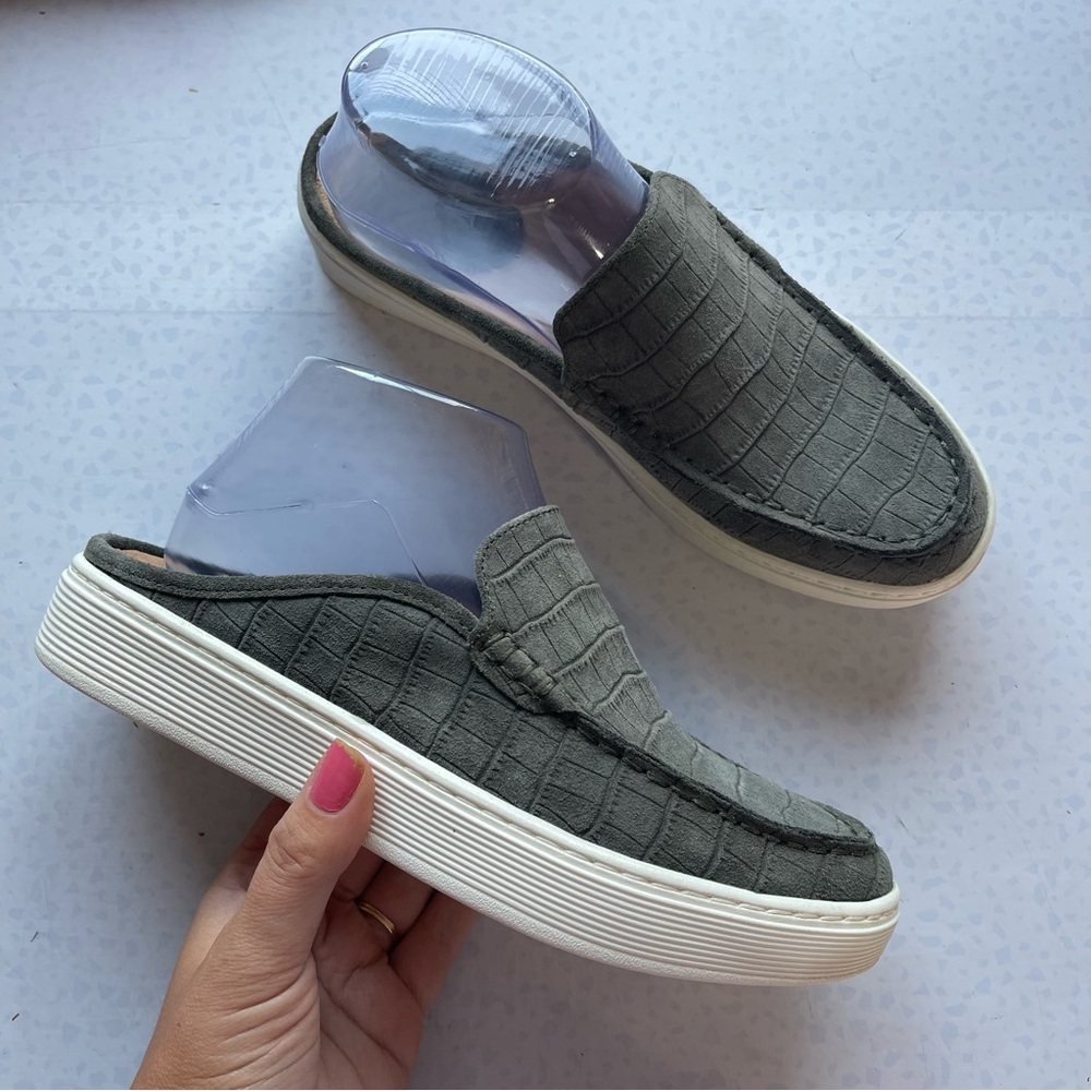 SOFFT Olive Suede Somers Moc Slip On Shoes Size 7